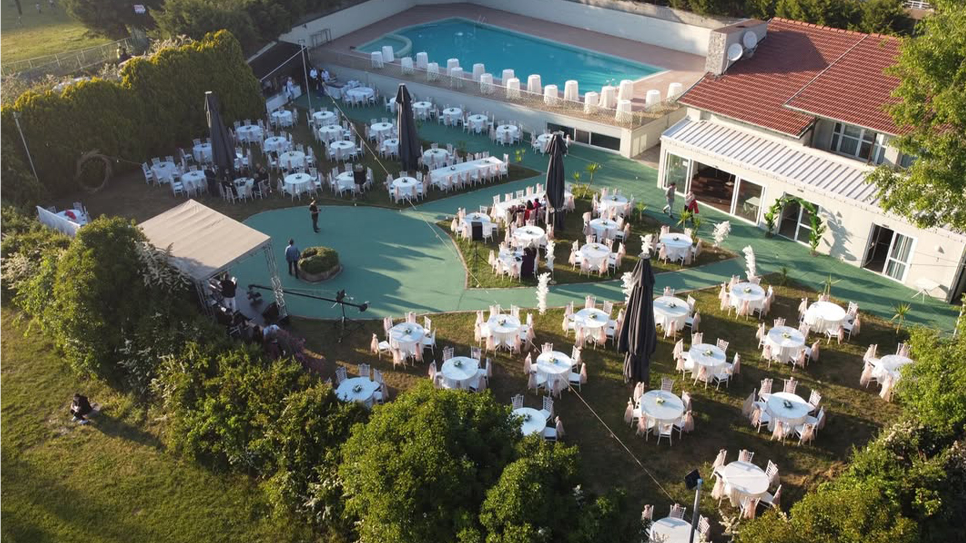 Pendik’te Havuz Başı ve Doğa İçinde Butik Düğün Mekânı: Talen Wedding