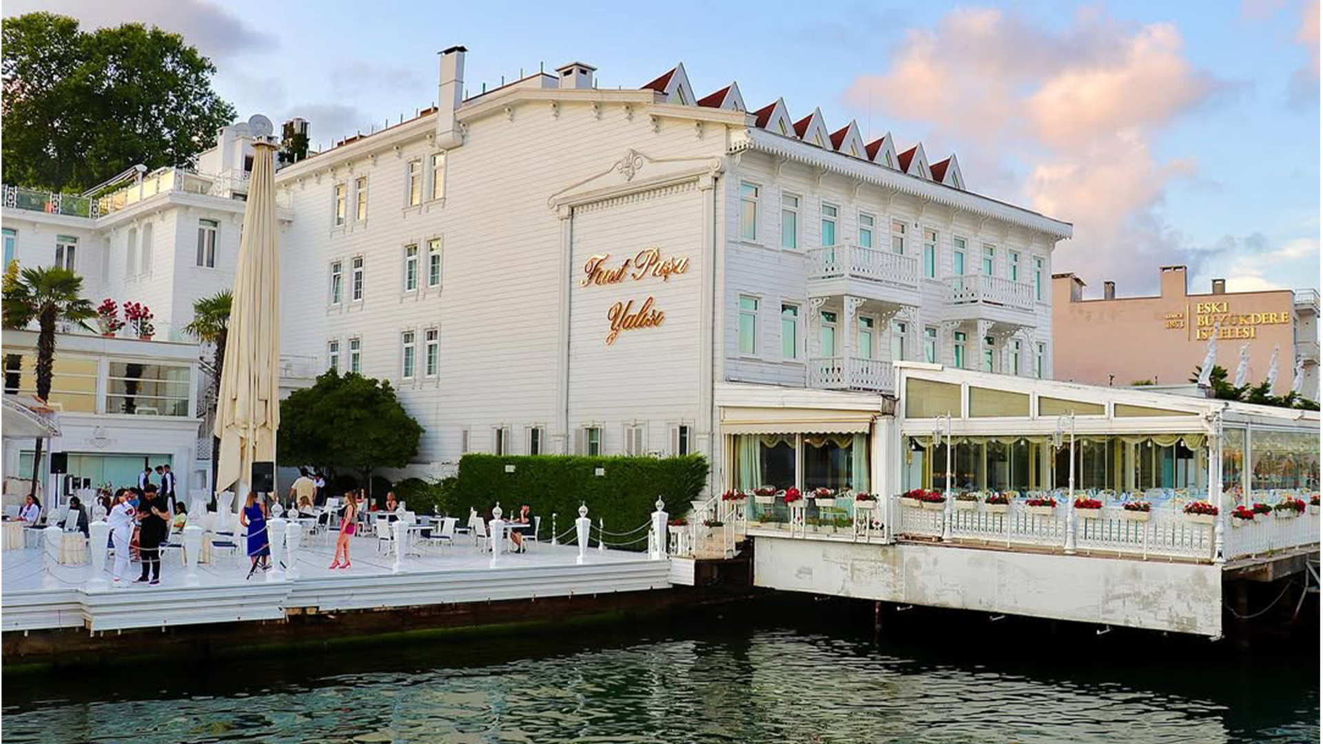 İstanbul Boğazı’nda Saray Zarafeti: Fuat Paşa Yalısı’nda Masalsı Bir Düğün Deneyimi