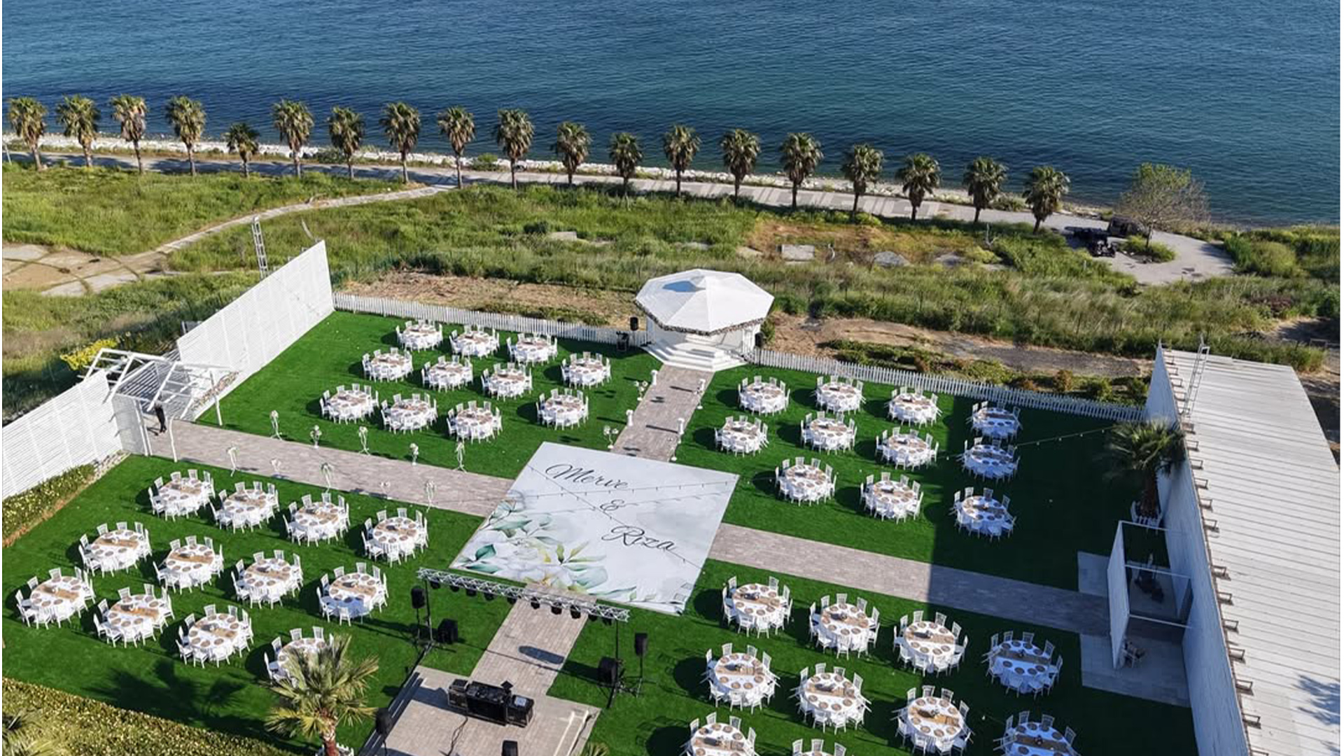 Deniz Bahçe Jardin De Mer | Beylikdüzü’nde Deniz Manzaralı, Doğal Çim Üzerinde Kır Düğünü Mekânı