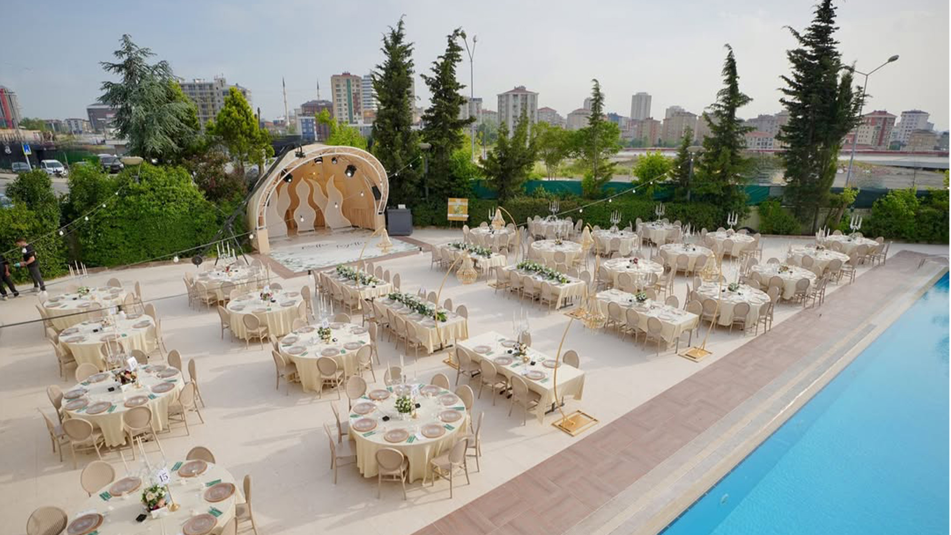 Ataşehir Taç Wedding: Havuz Başı ve Modern Balo Salonu ile Şehir Merkezinde Şık Düğün Mekânı